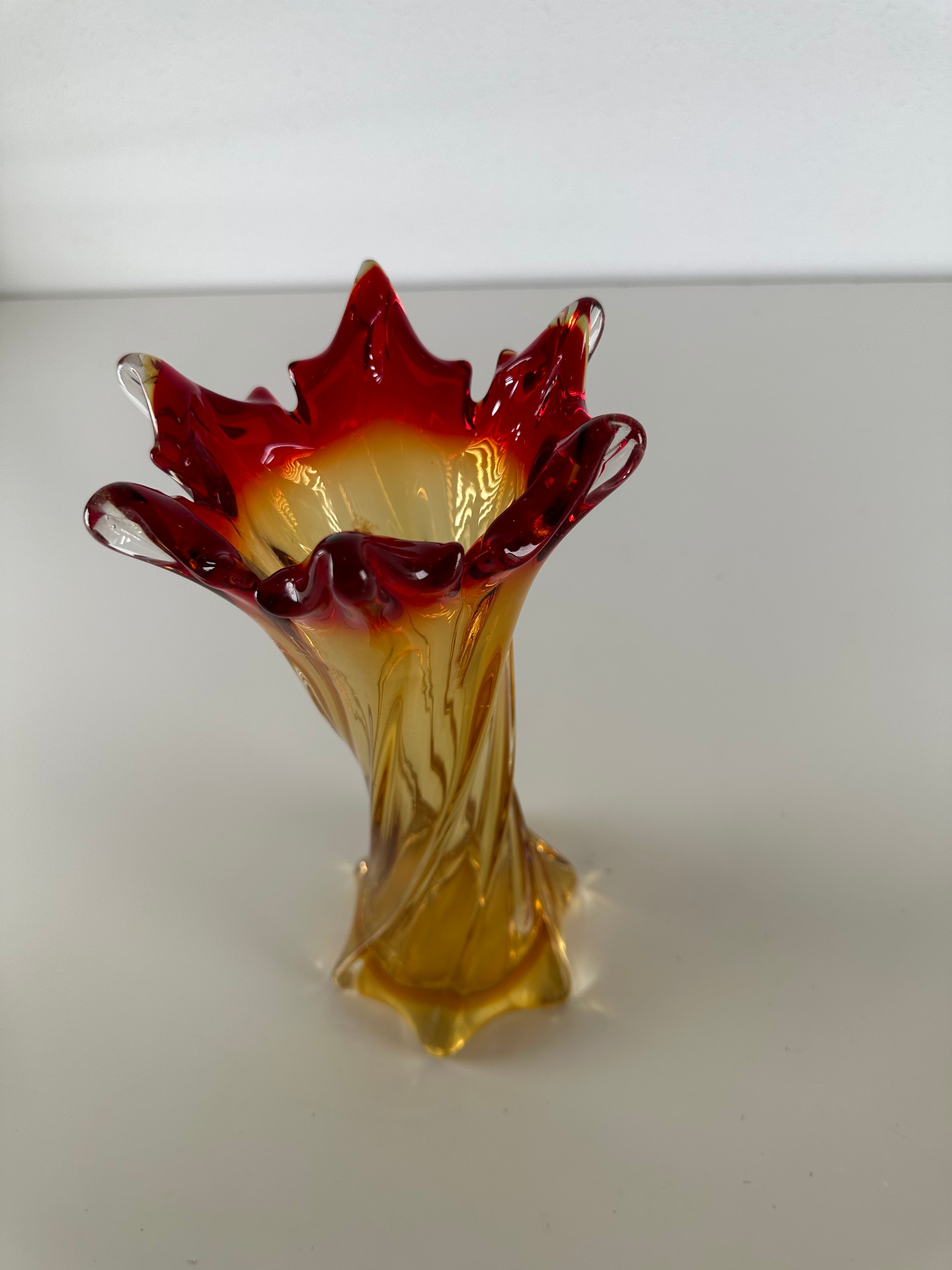 Vaas gedraaid glas