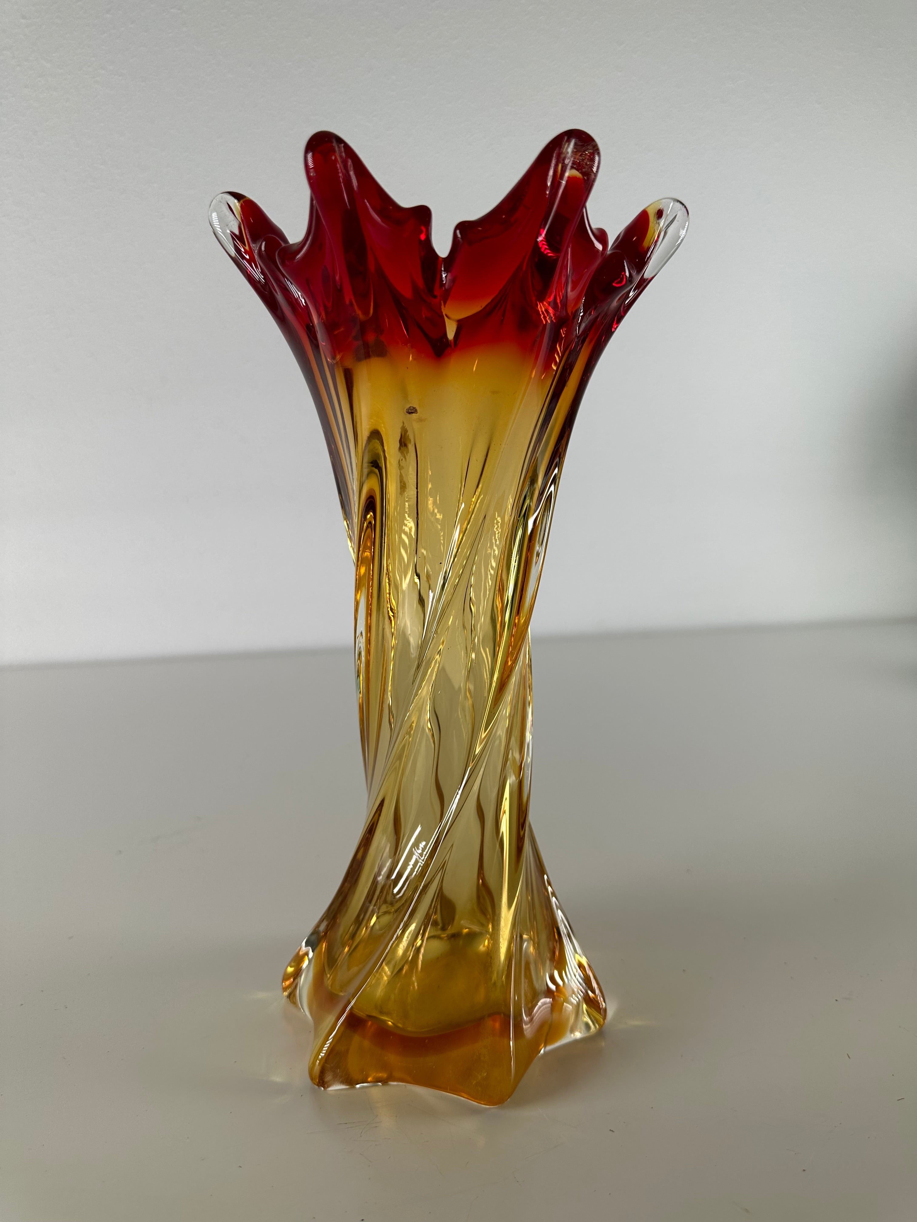 Vaas gedraaid glas