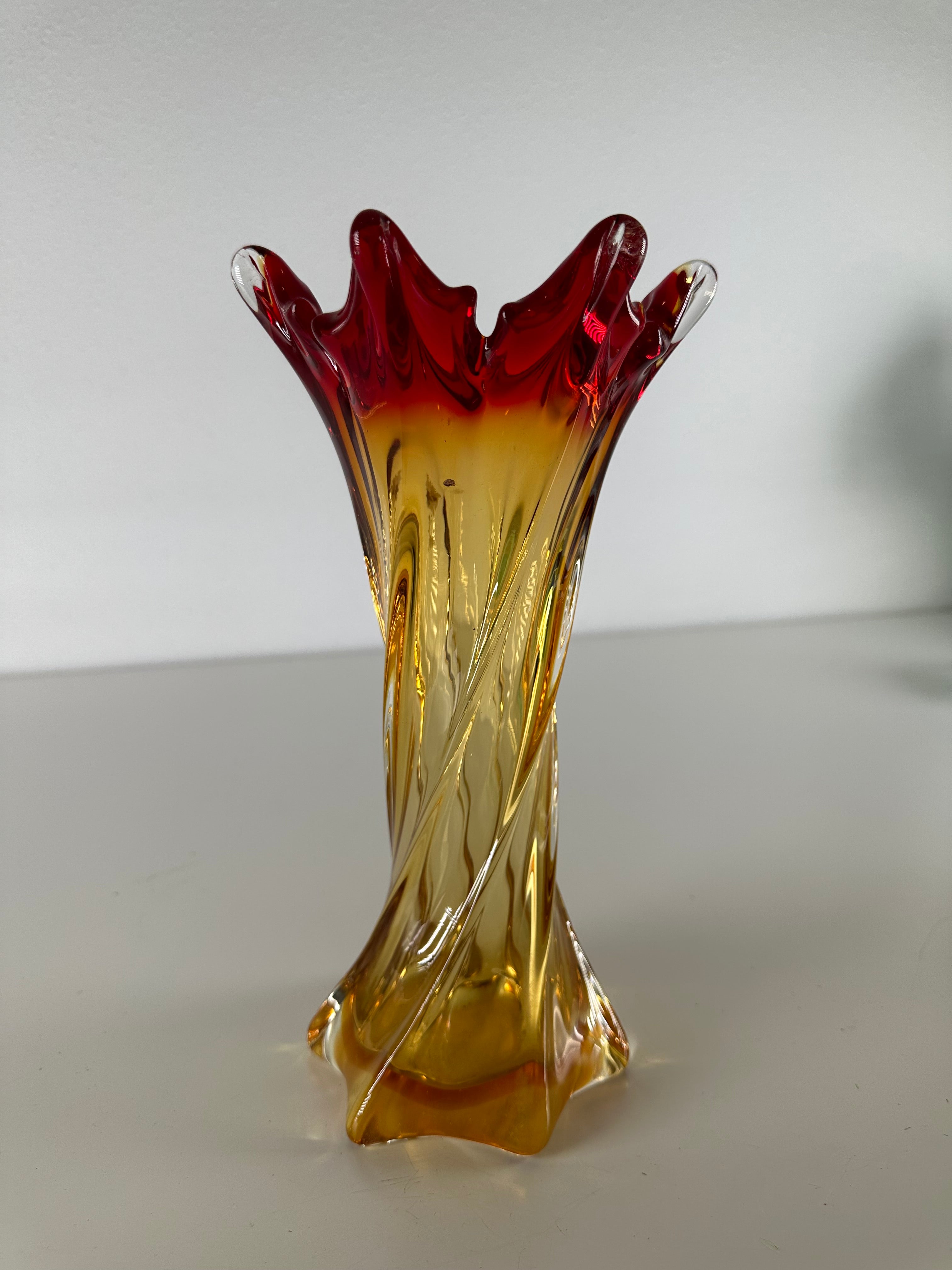 Vaas gedraaid glas