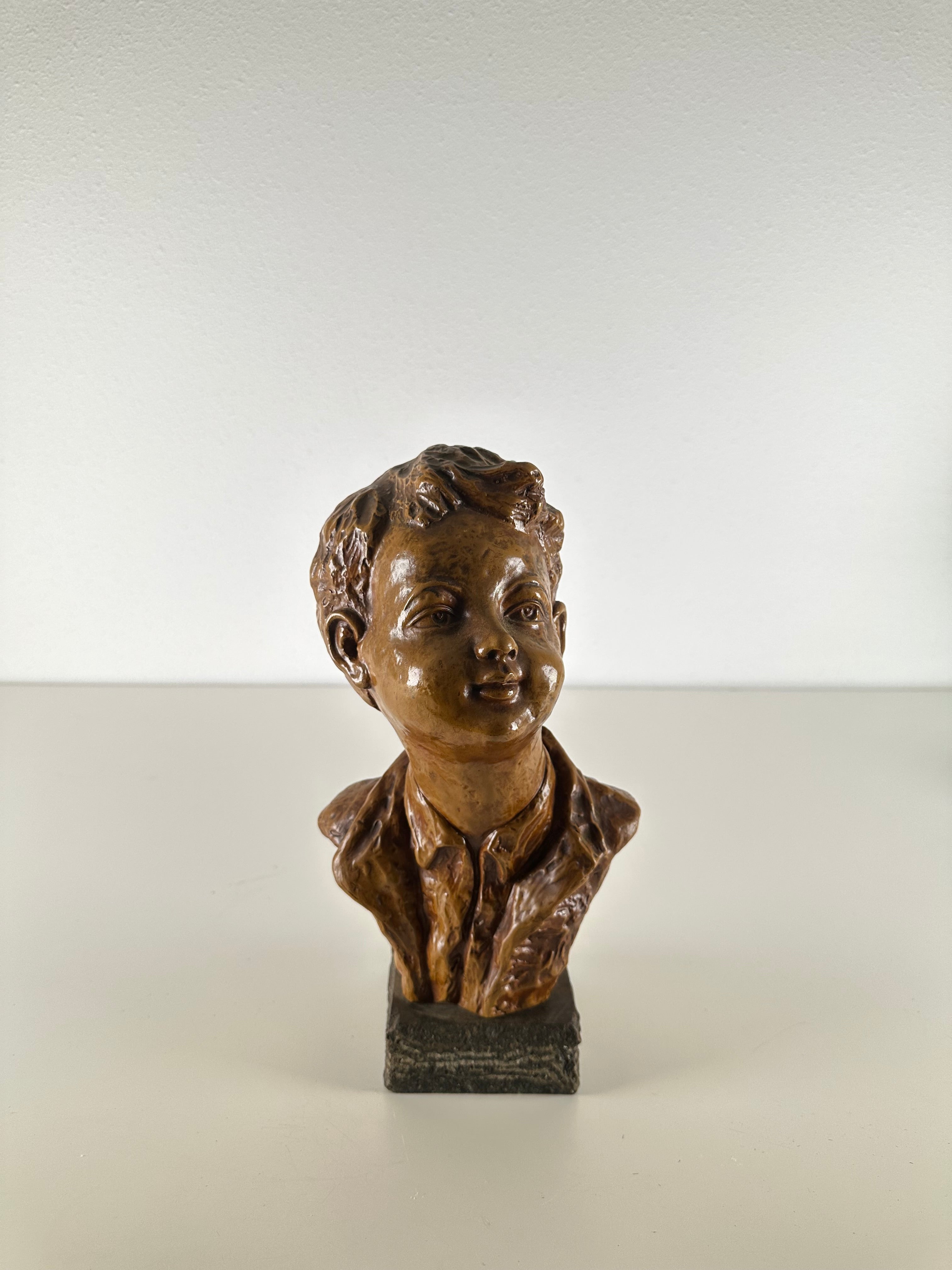 Terra cotta hoofd art deco G. Carli