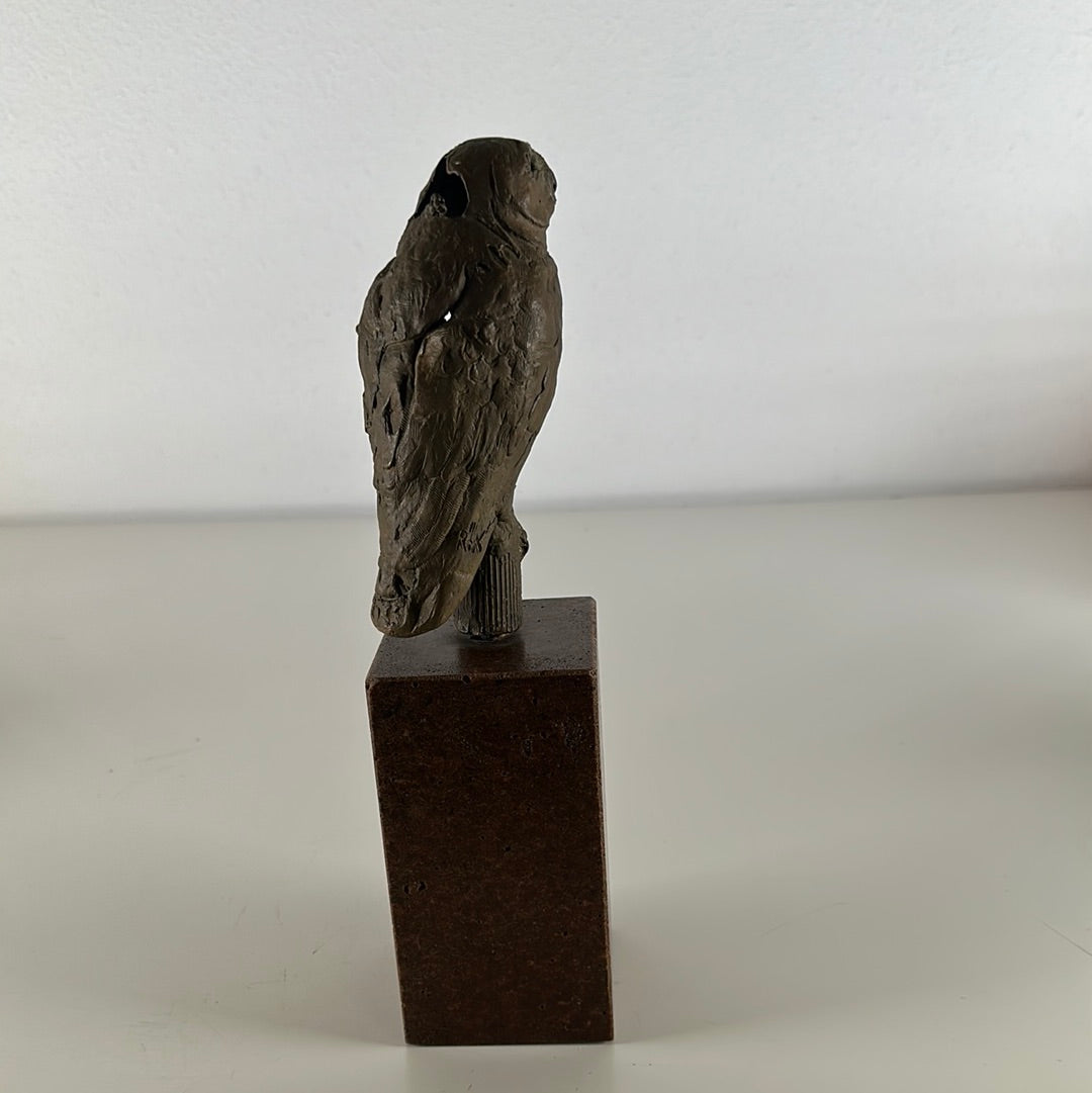 Bronzen uil van Rick van Iersel