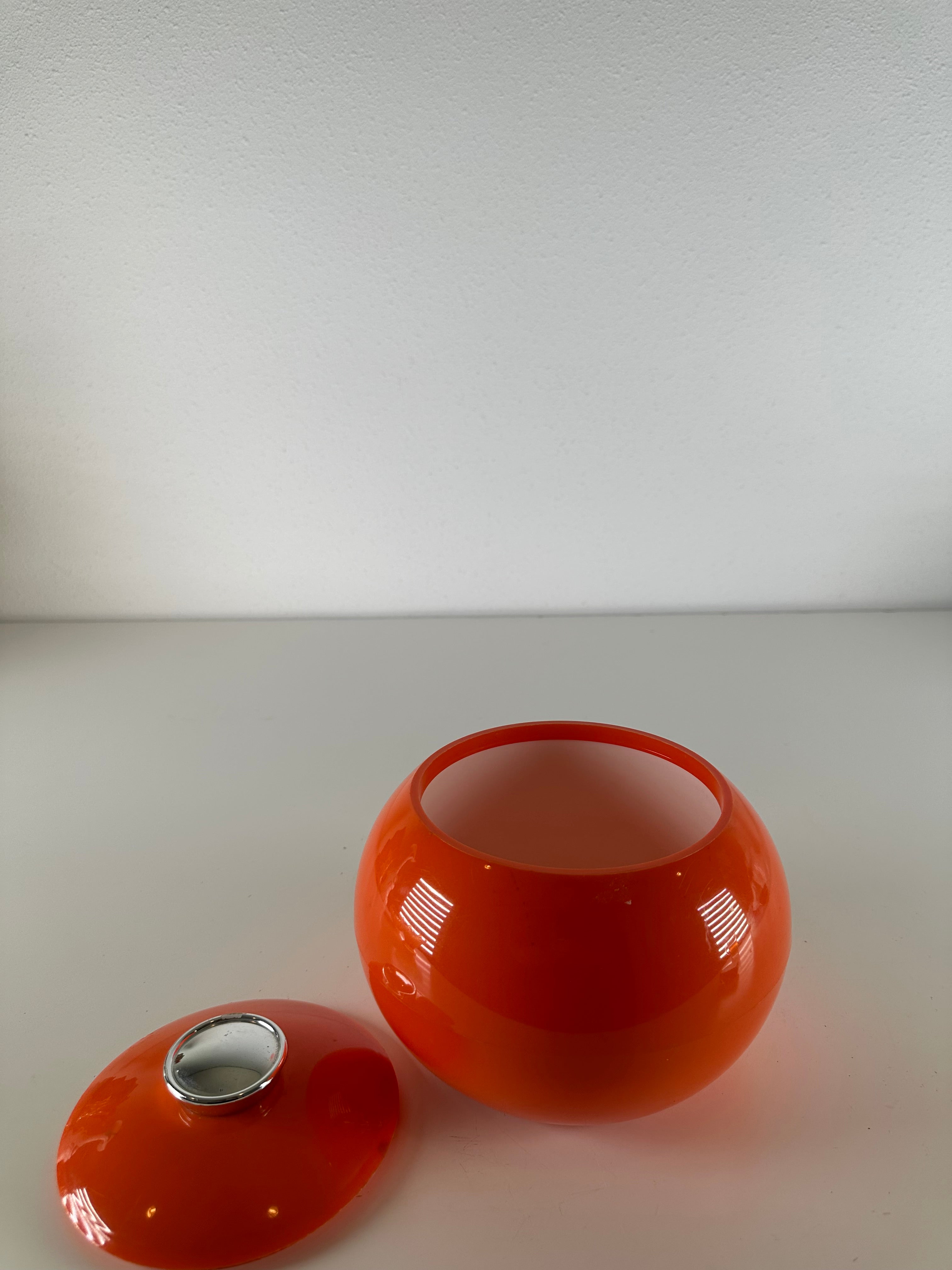 Oranje bonbon schaaltje