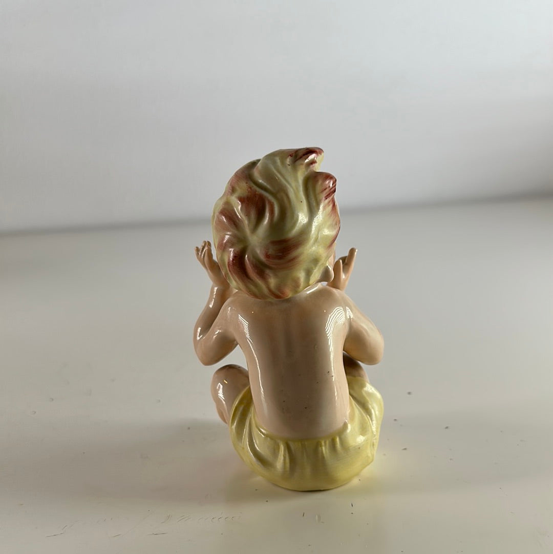 Blozende peuter art deco van aardewerk