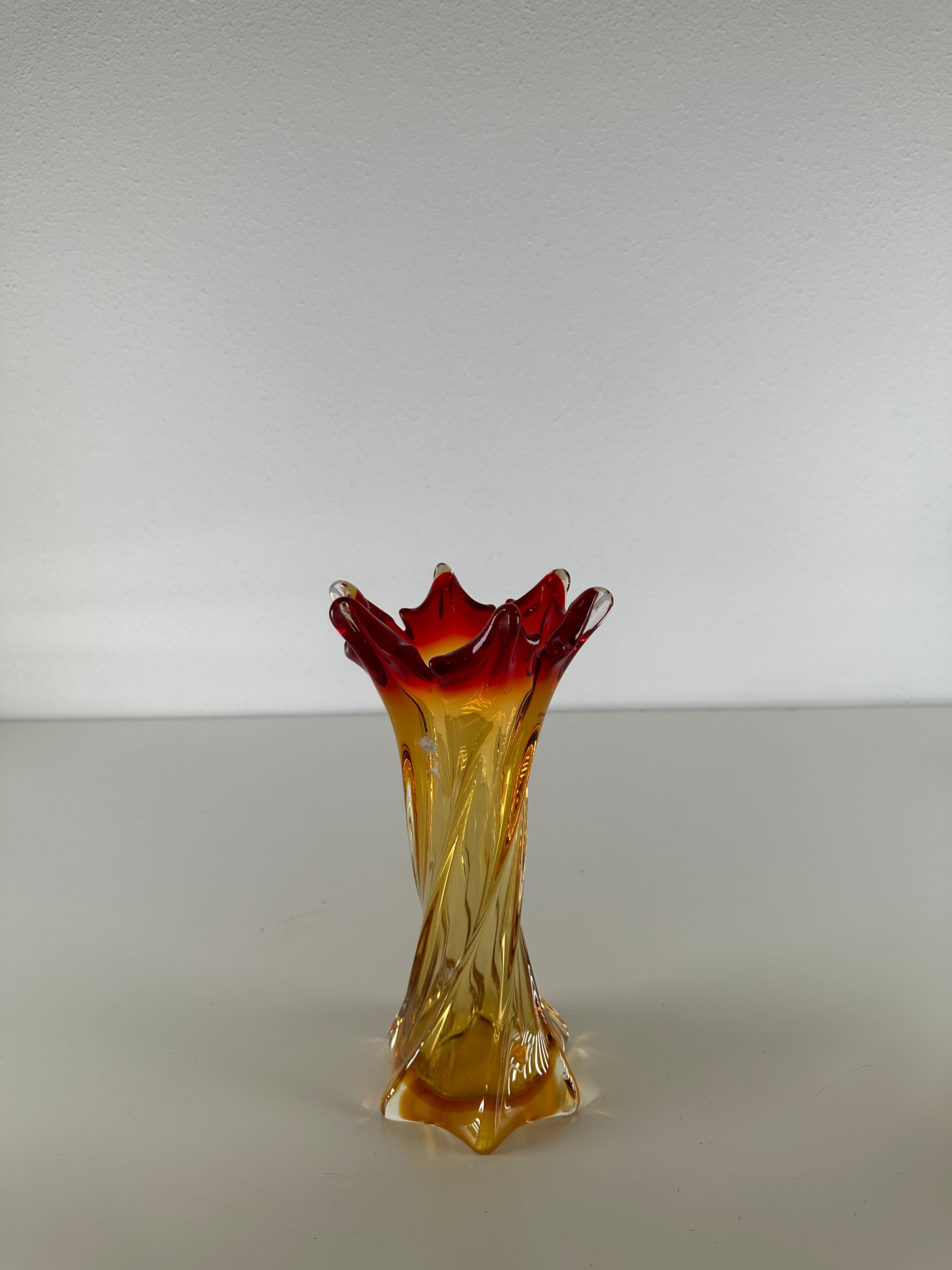 Vaas gedraaid glas