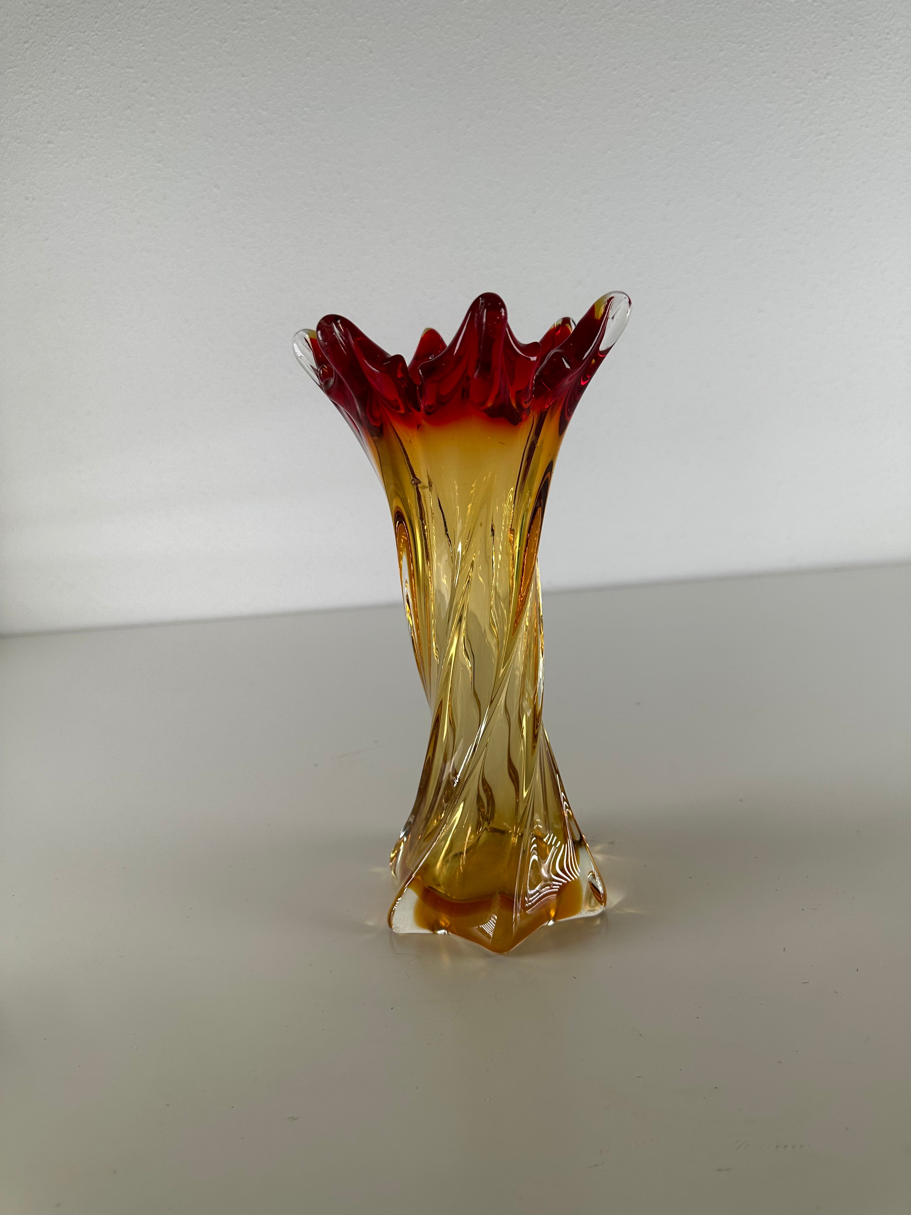 Vaas gedraaid glas